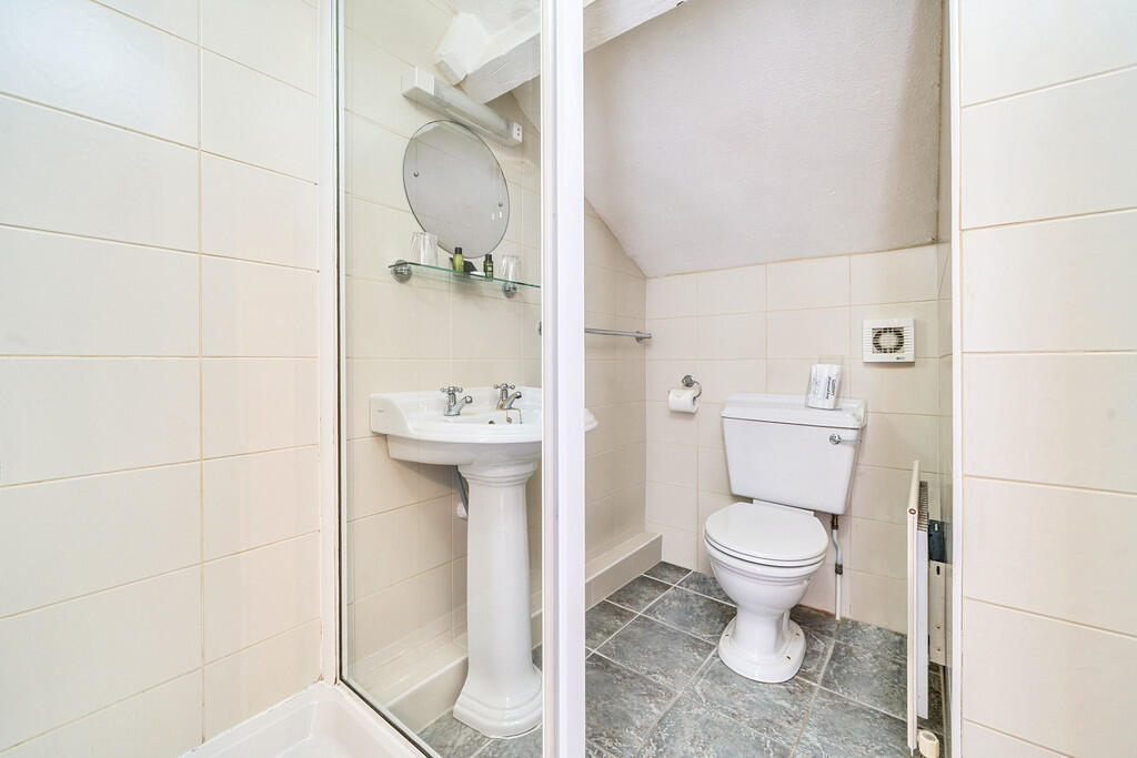 Guest Bedroom Nin...