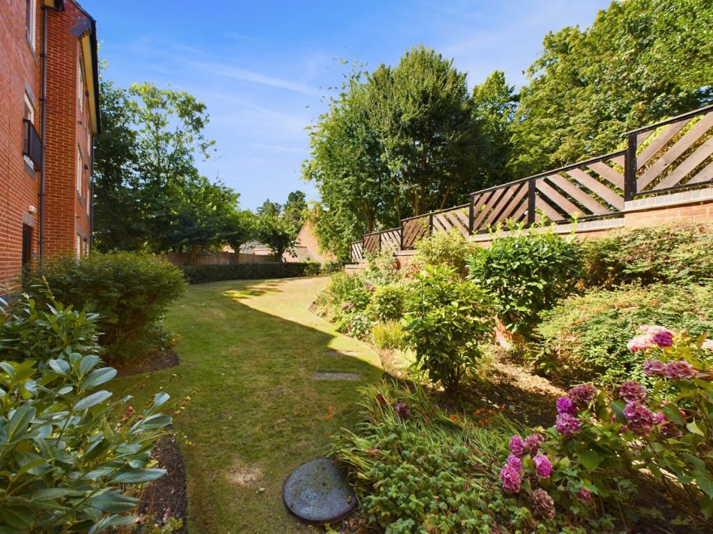 CAM02313G0-PR0061-STILL015