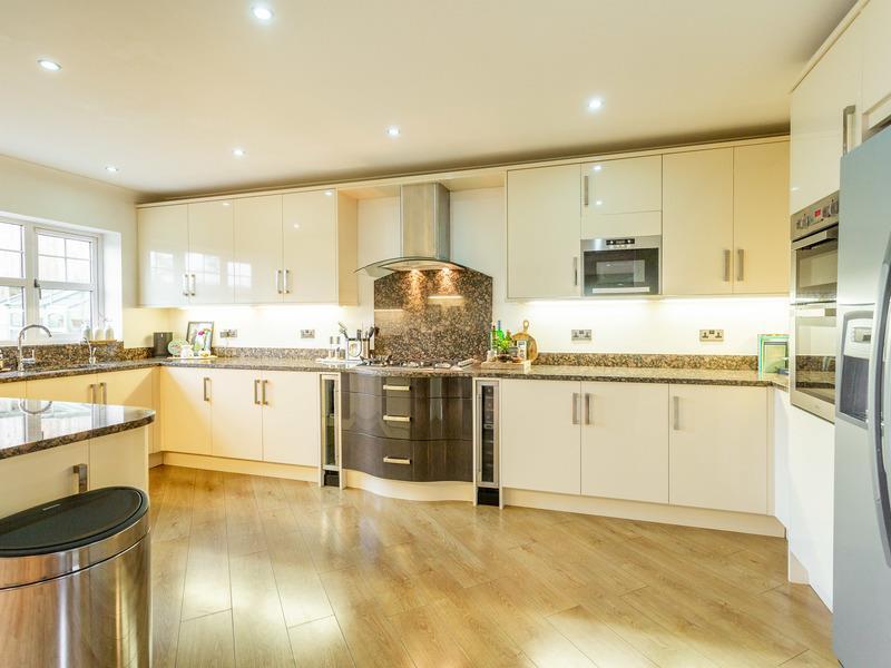 03Kitchen a.jpg