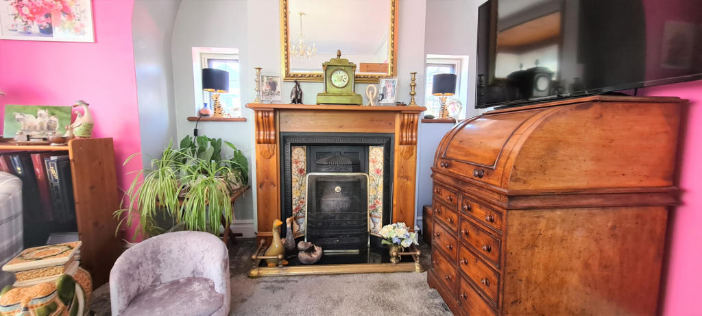 LOUNGE FIRE-PLACE