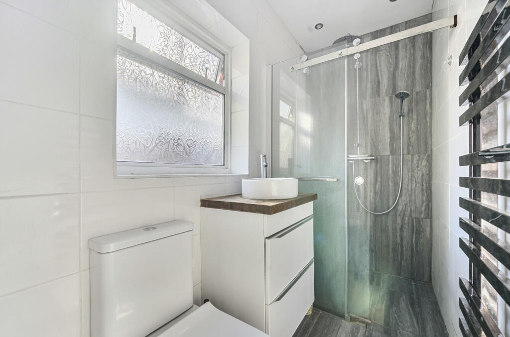 1360652-8-68dbbfa...