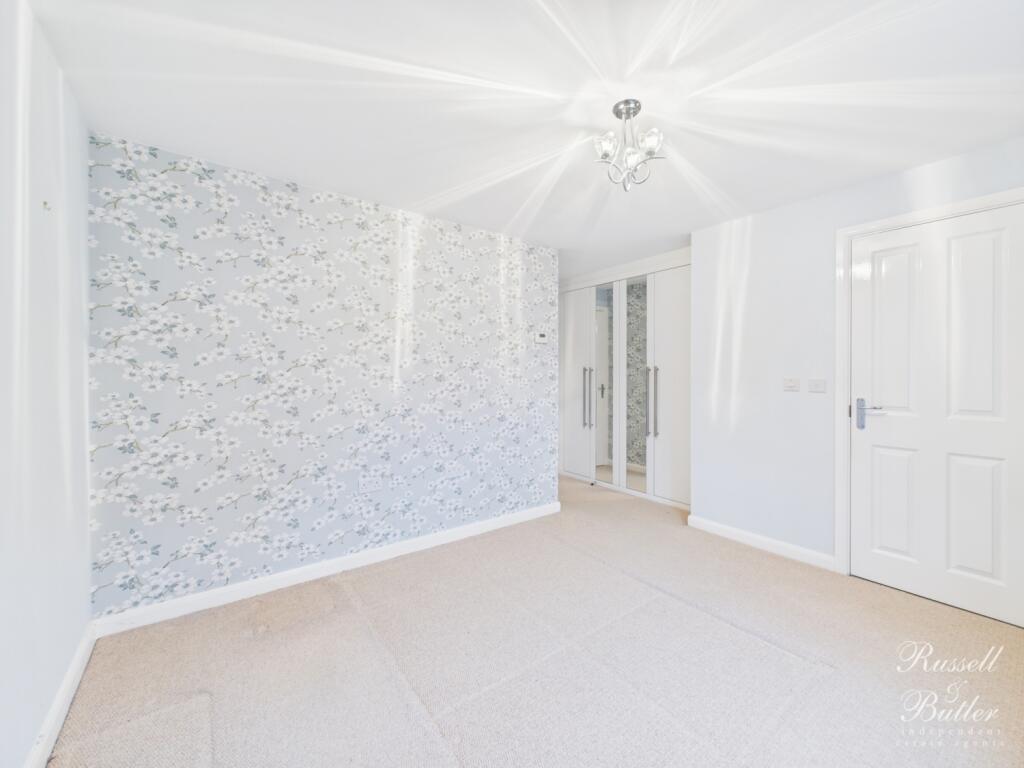 CAM02127G0-PR0366-STILL026