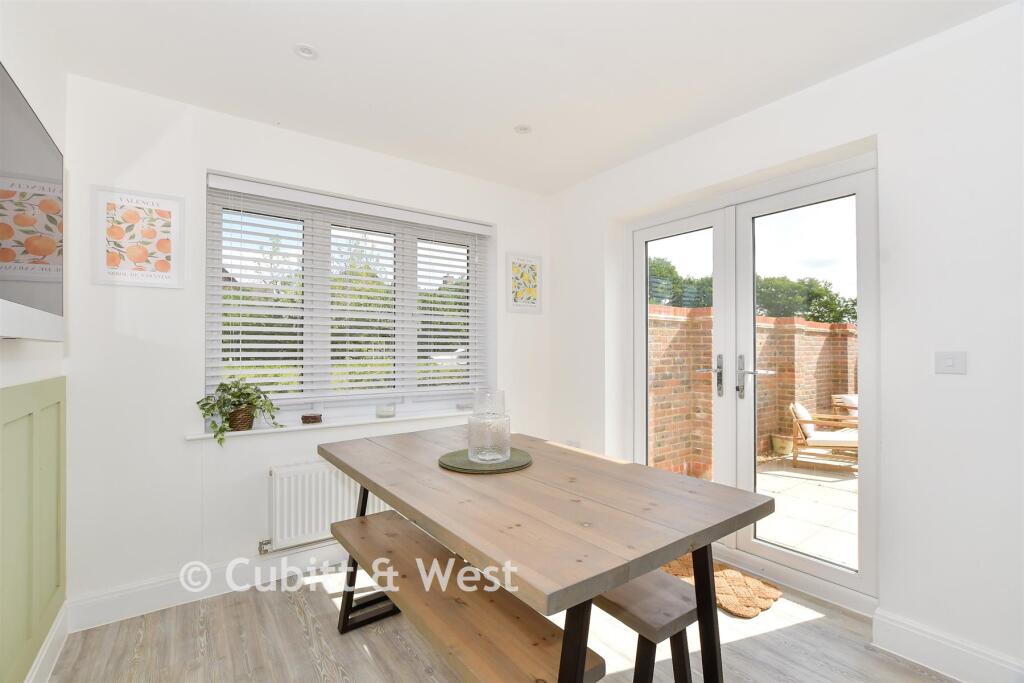 Kitchen/ Dining Room