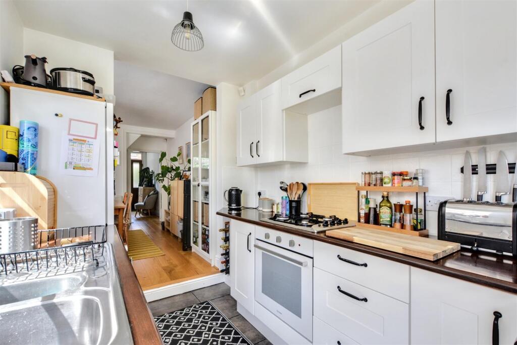 Kitchen_2.jpeg