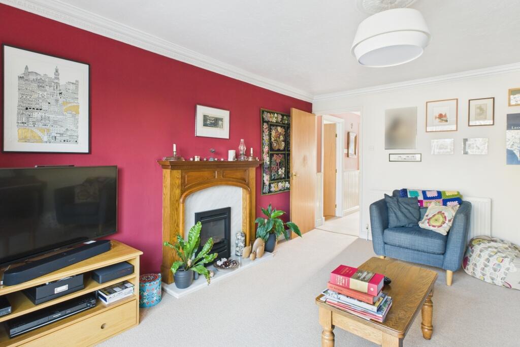 CAM02519G0-PR0230-STILL011