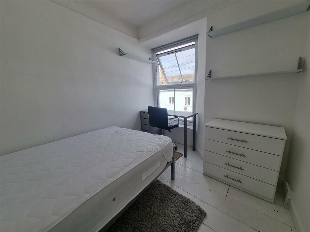 BEDROOM 4.jpg