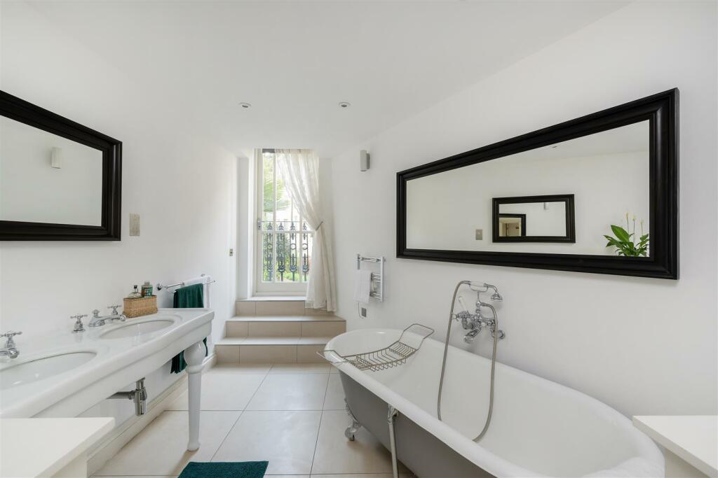 1a Warrington Crescent Hi-18.jpg