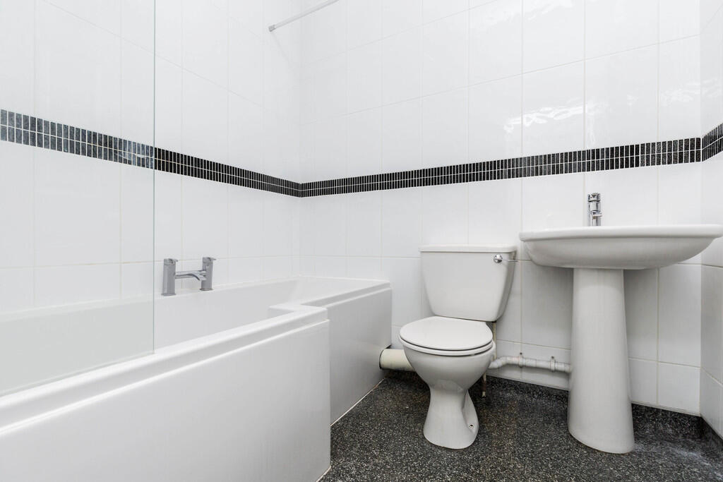 Flat 3, 10 Cavend...