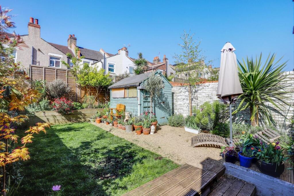 07-9709JHPropWorld - 27 Elderton Road - 19-medium.