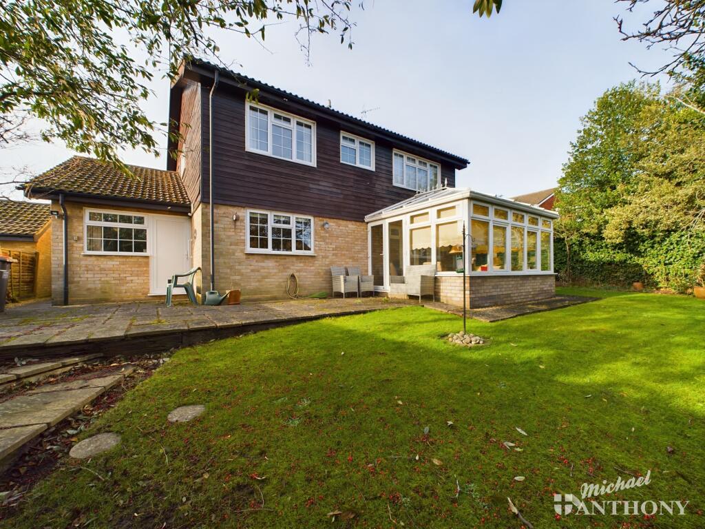 CAM02773G0-PR0240-STILL016