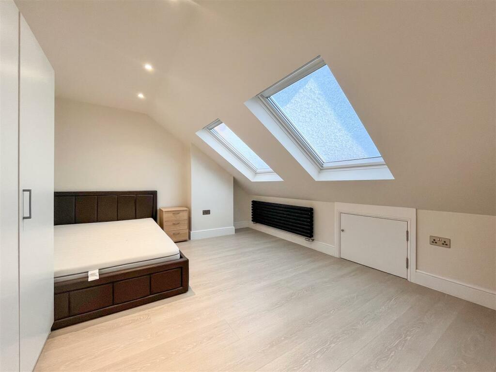 bed 2.jpg