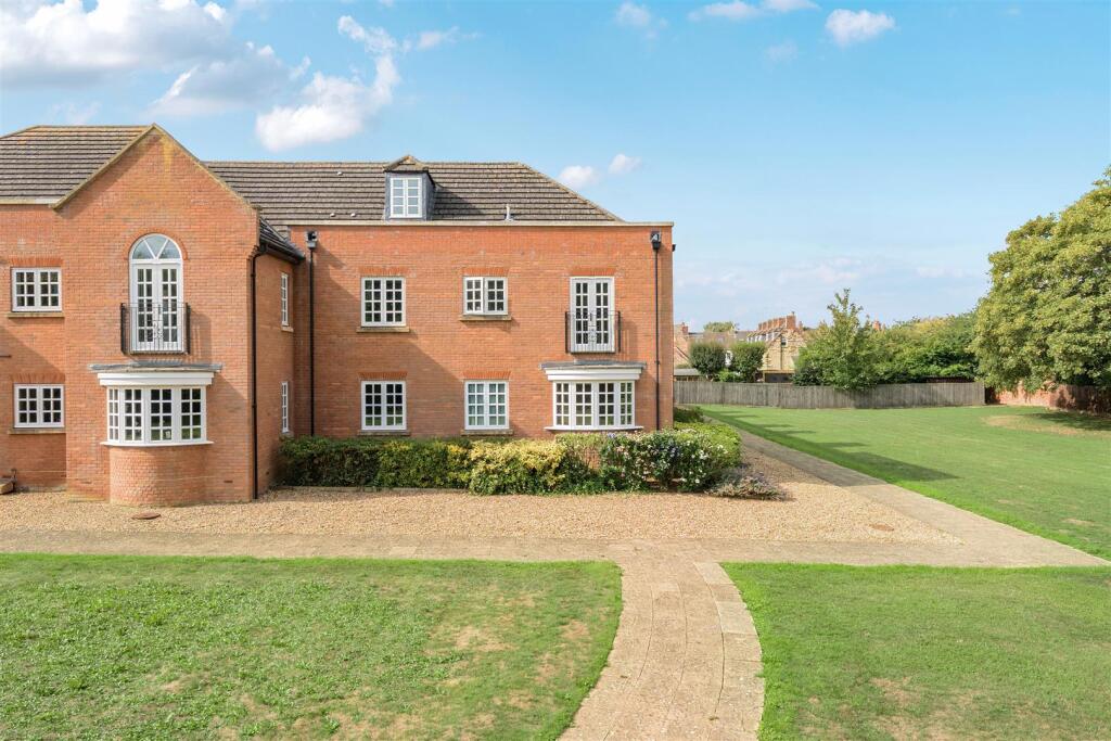 73 Reffield Close, Towcester.jpg