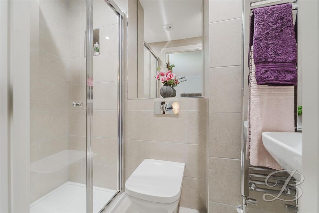 EN SUITE