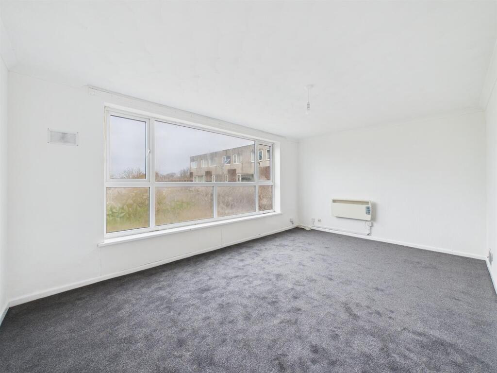 3 - 3-Bedroom Maisonette in Yate.jpg