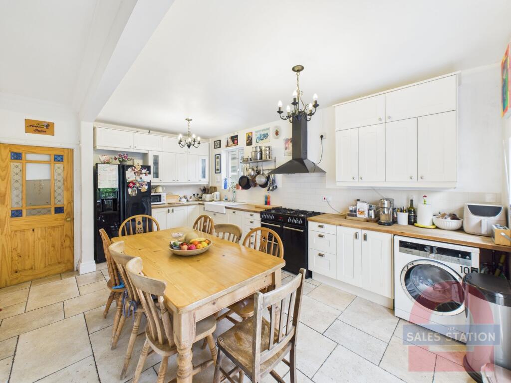 Kitchen/ Living area