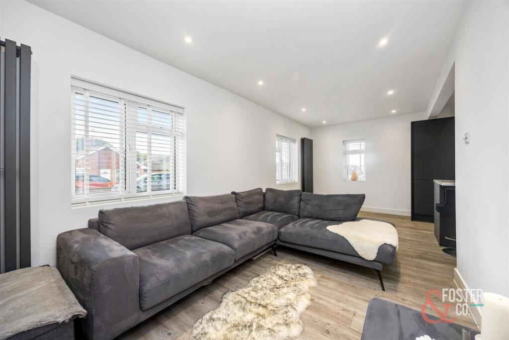 Phyllis Avenue 106-009.JPG