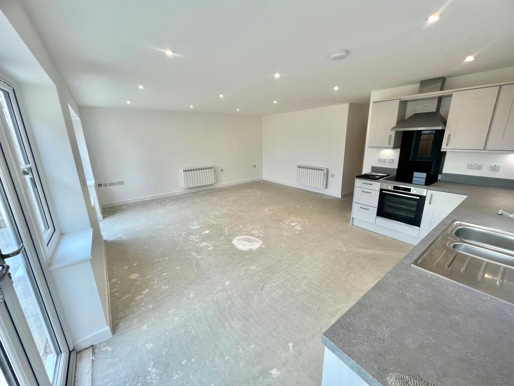 Open-Plan Living / Kitchen