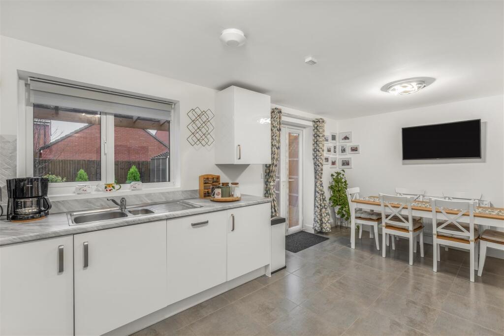 9 Poulter Road, Banbury-14.jpg