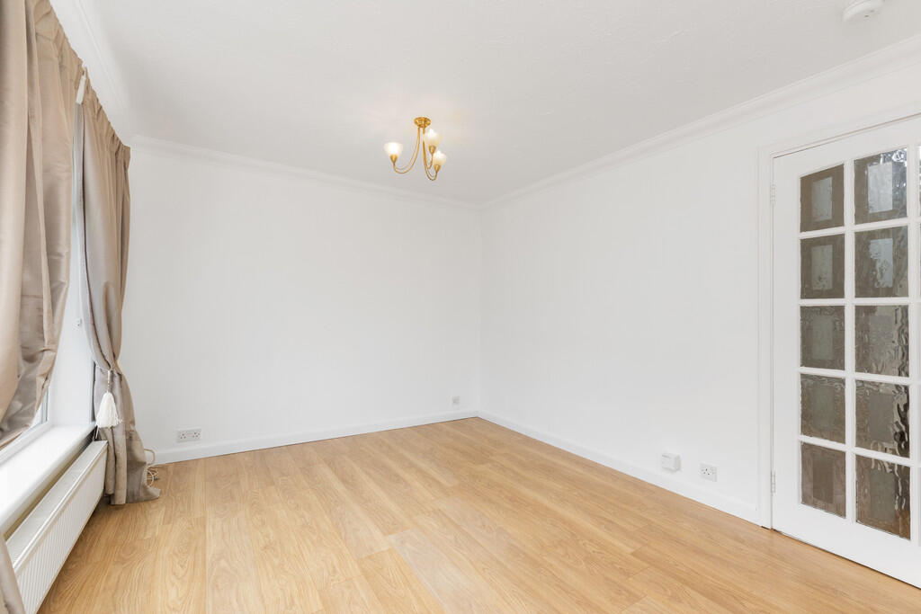 198 Lenzie Avenue...