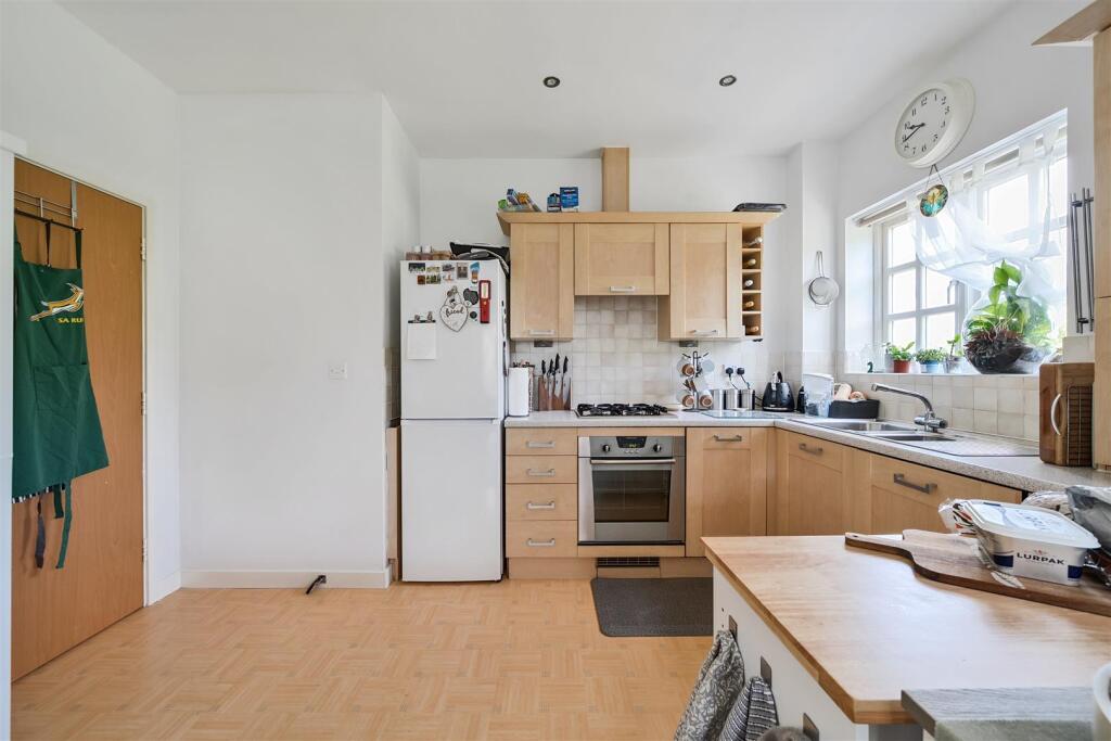 73 Reffield Close, Towcester (12).jpg