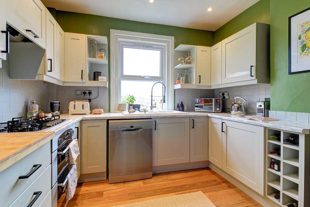 6 Stephen's Rd72-...