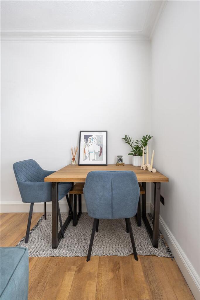 Chelmsford Road, E18