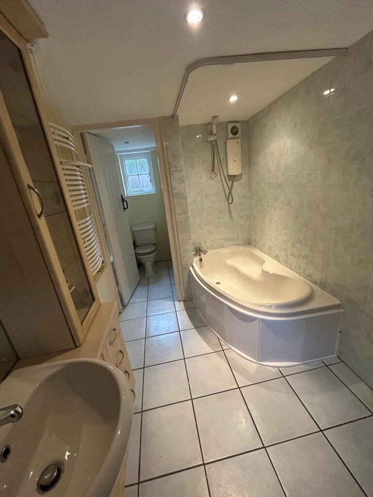 Annexe bathroom