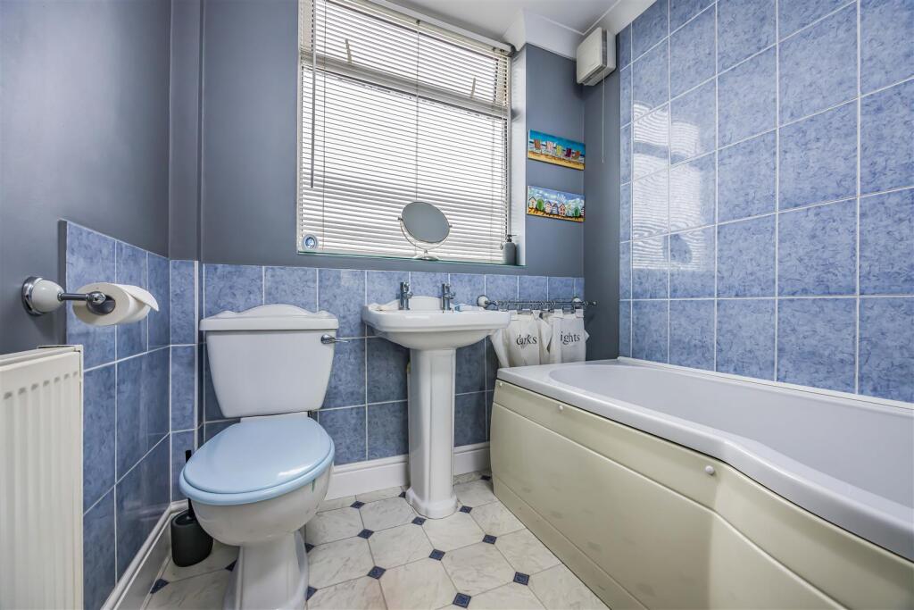 2A Wesley Grove, Copnor-Small-PorticoMarketing-Sol