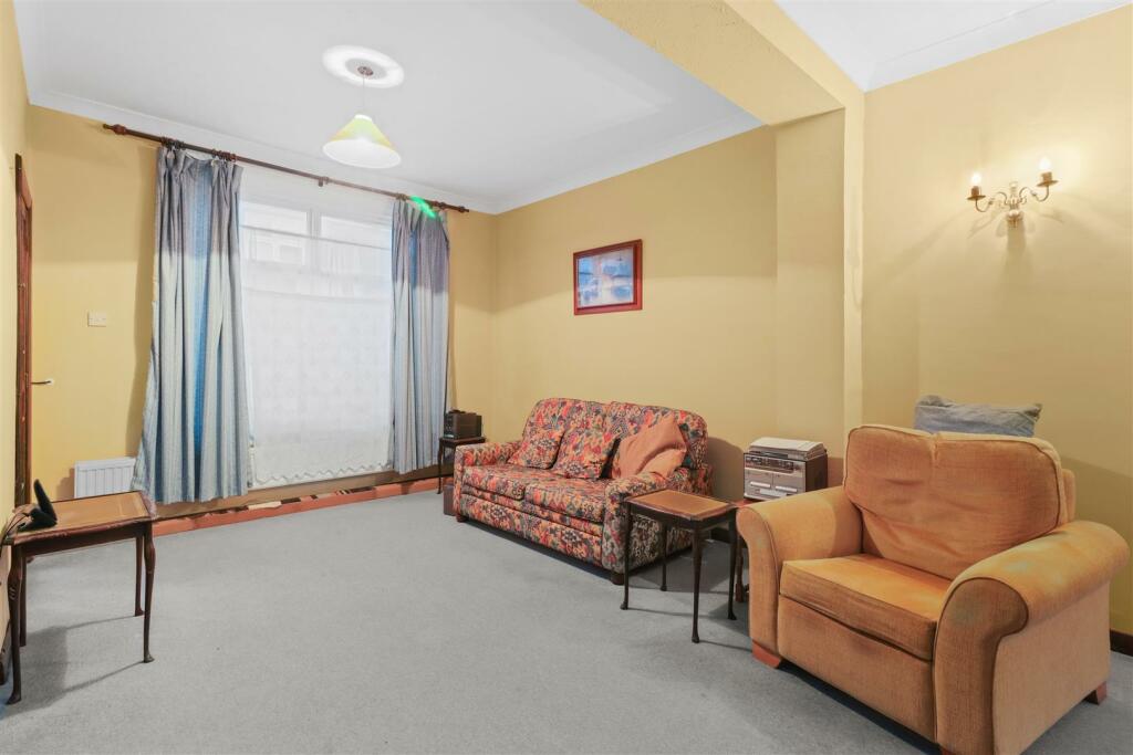 Lounge/Dining area
