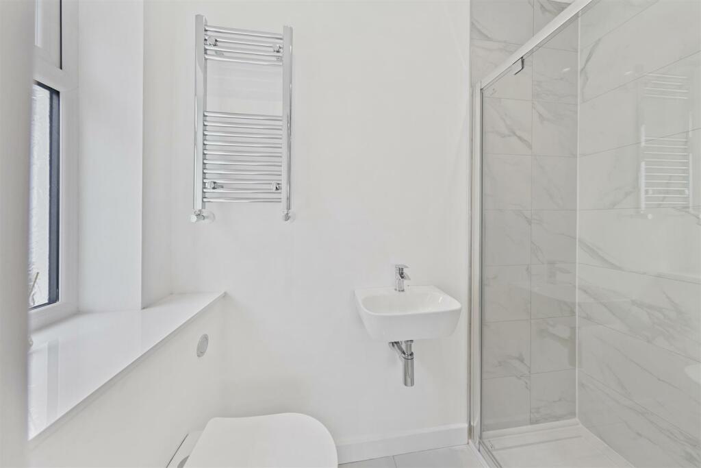 En-Suite 1.jpg