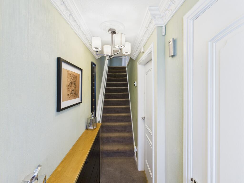 CAM04233G0-PR0025-STILL005