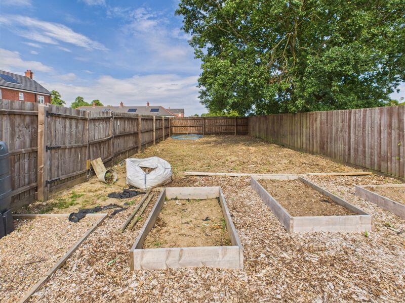 L Shaped Garden with Vehicle Access