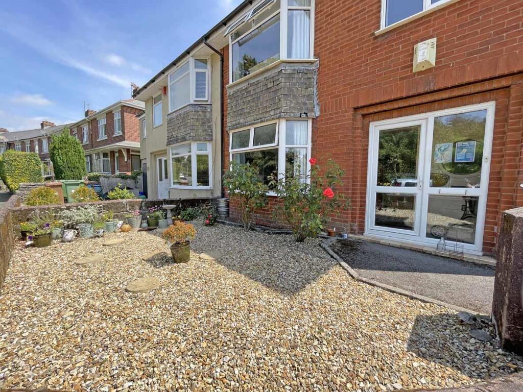 Central Park Avenue 11 Front Garden.jpg