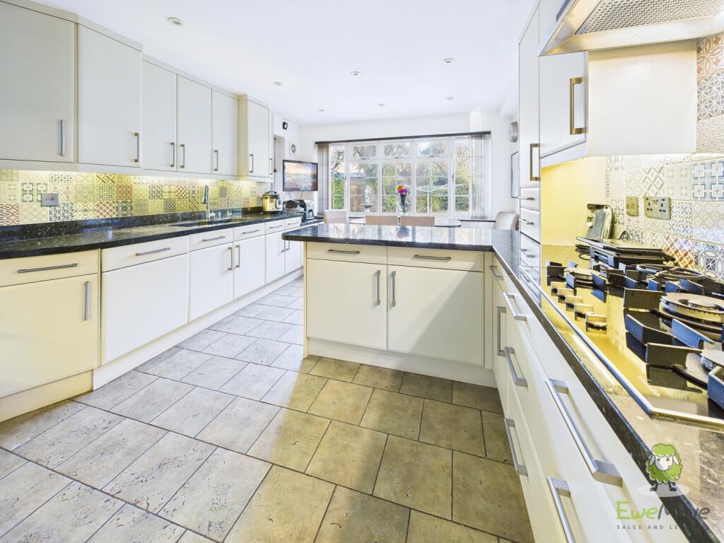 CAM01543G0-PR0169-STILL005