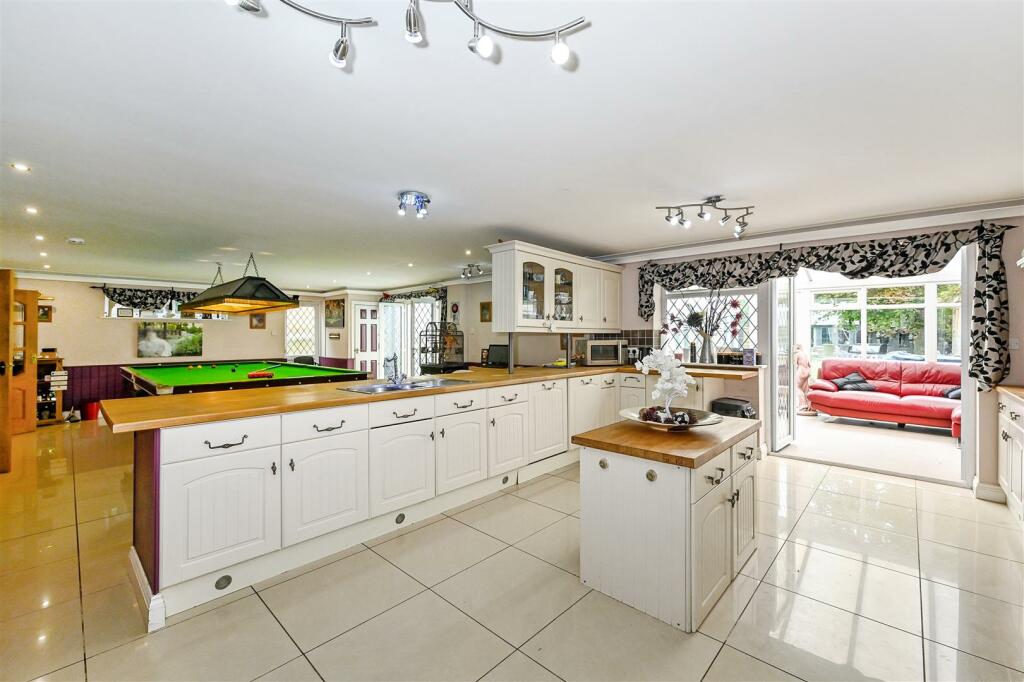 Kitchen/Breakfast Room