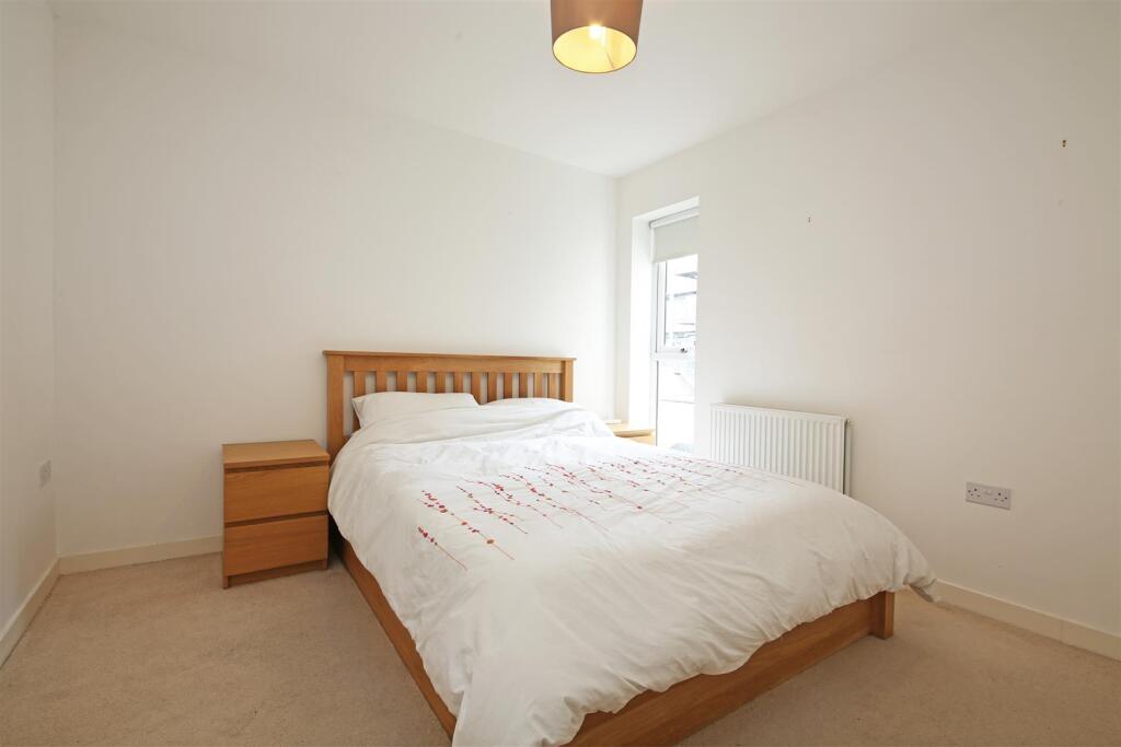 F3 5 Recovery Street SW17 bedroom 1.jpg