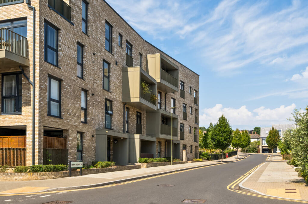 1335390-4-689b2f5...