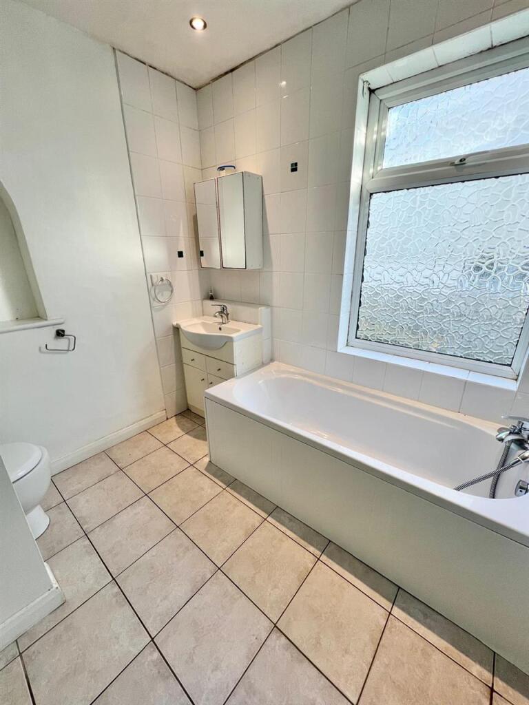 Bath/ Shower Room