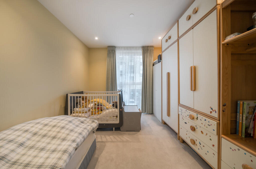 1384824-12-6926f2...