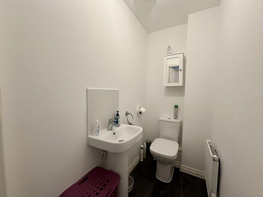 Cloakroom/wc