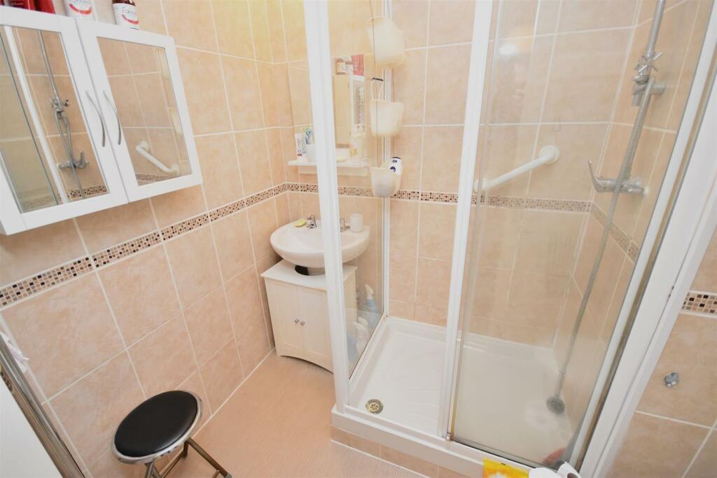 Shower room.JPG