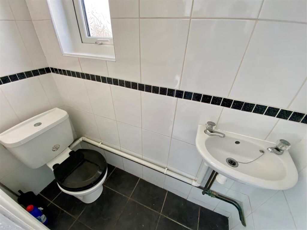 3 west road gf wc.jpg