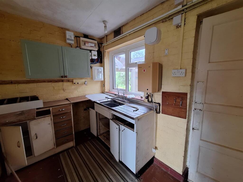 9 Church View kitchen.jpg