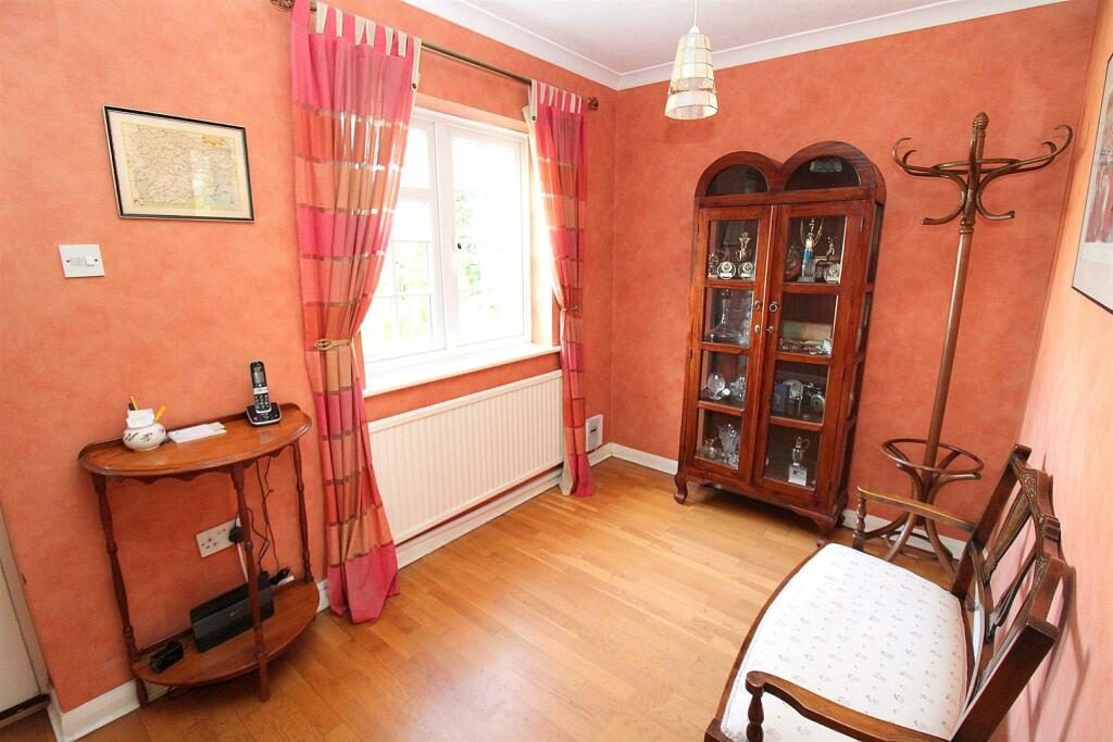 ENTRANCE HALL.JPG