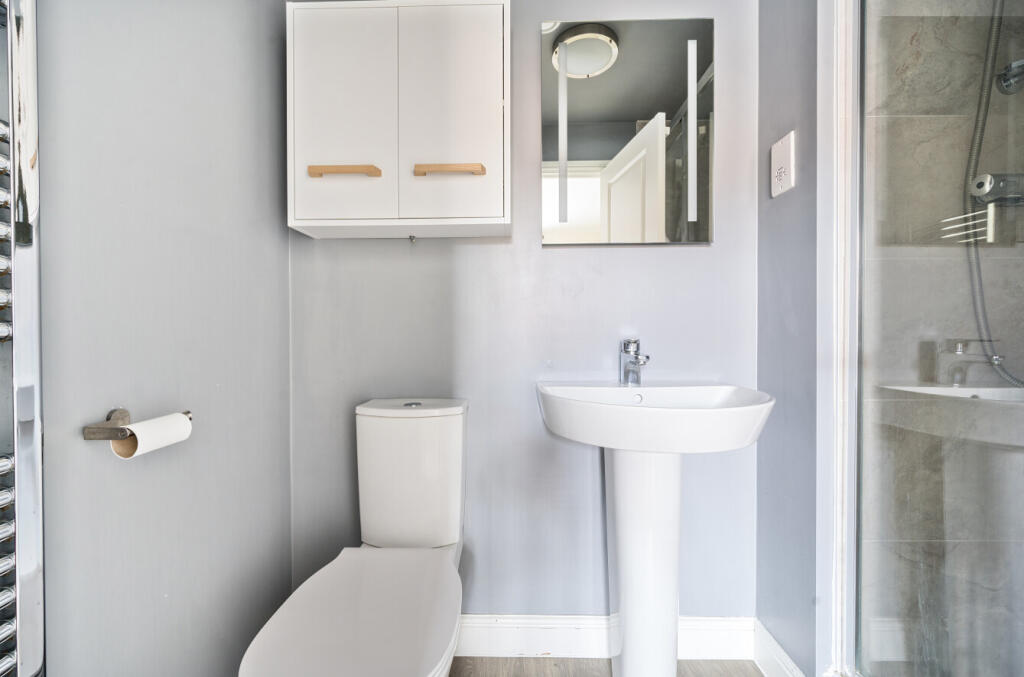 1333905-5-688b6e4...