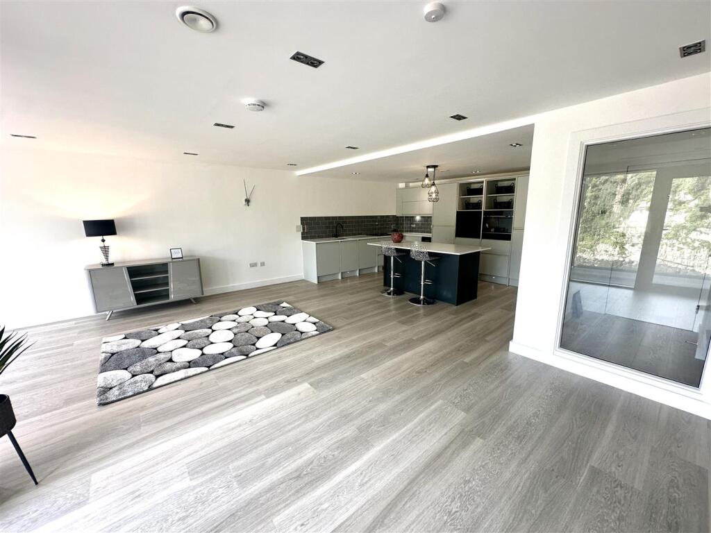 KITCHEN/FAMILY/DINING ROOM
