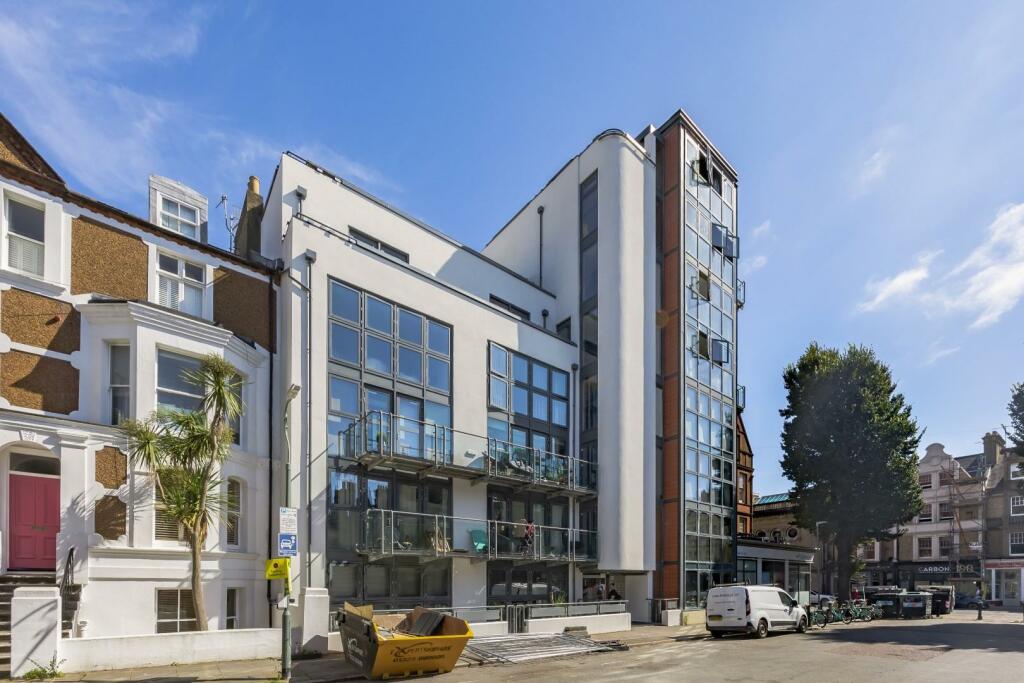 Connaught Road - Hamlin Smith-20.JPG
