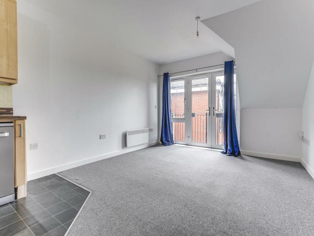 80 Goodes Court-7