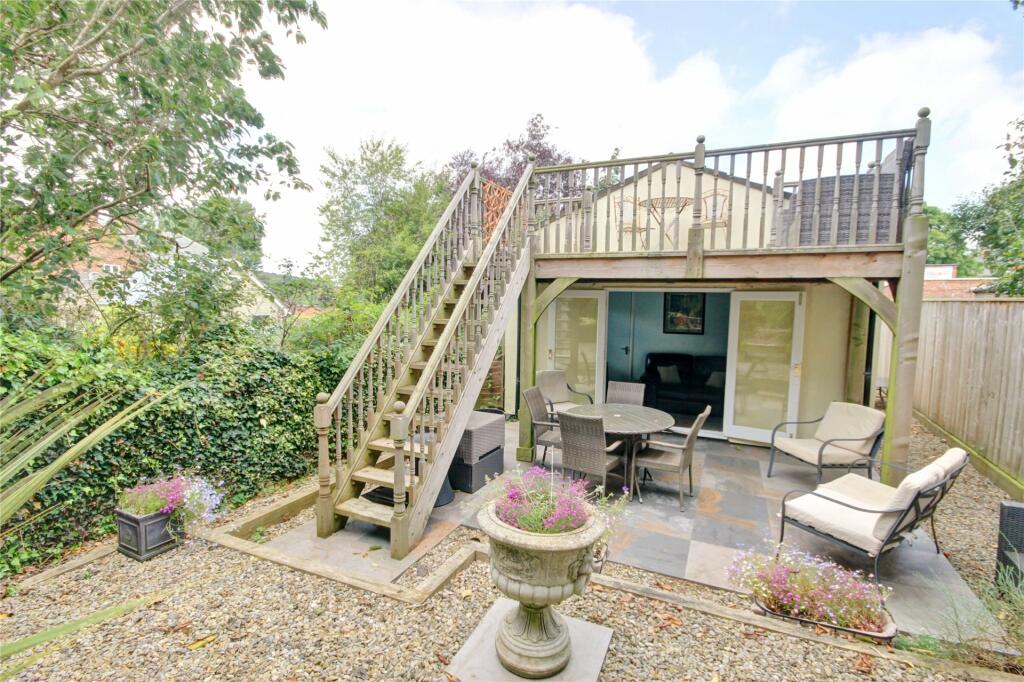 Decking and Garden