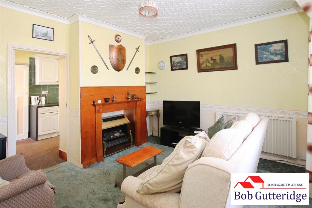 BAY FRONTED LOUNGE